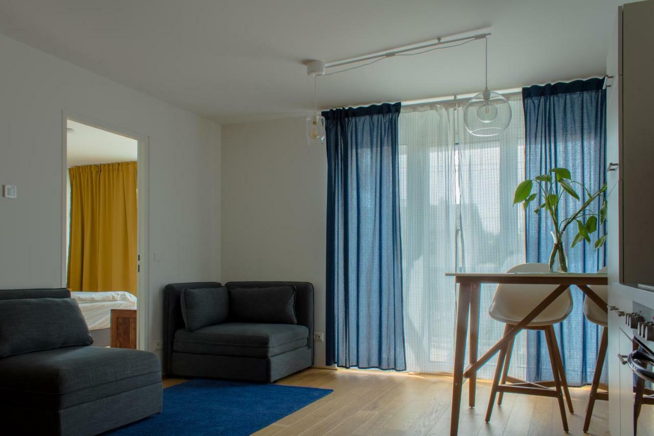 Yellow Flower Apartment With Pool - 5 Min To Lake Vienna Exterior photo